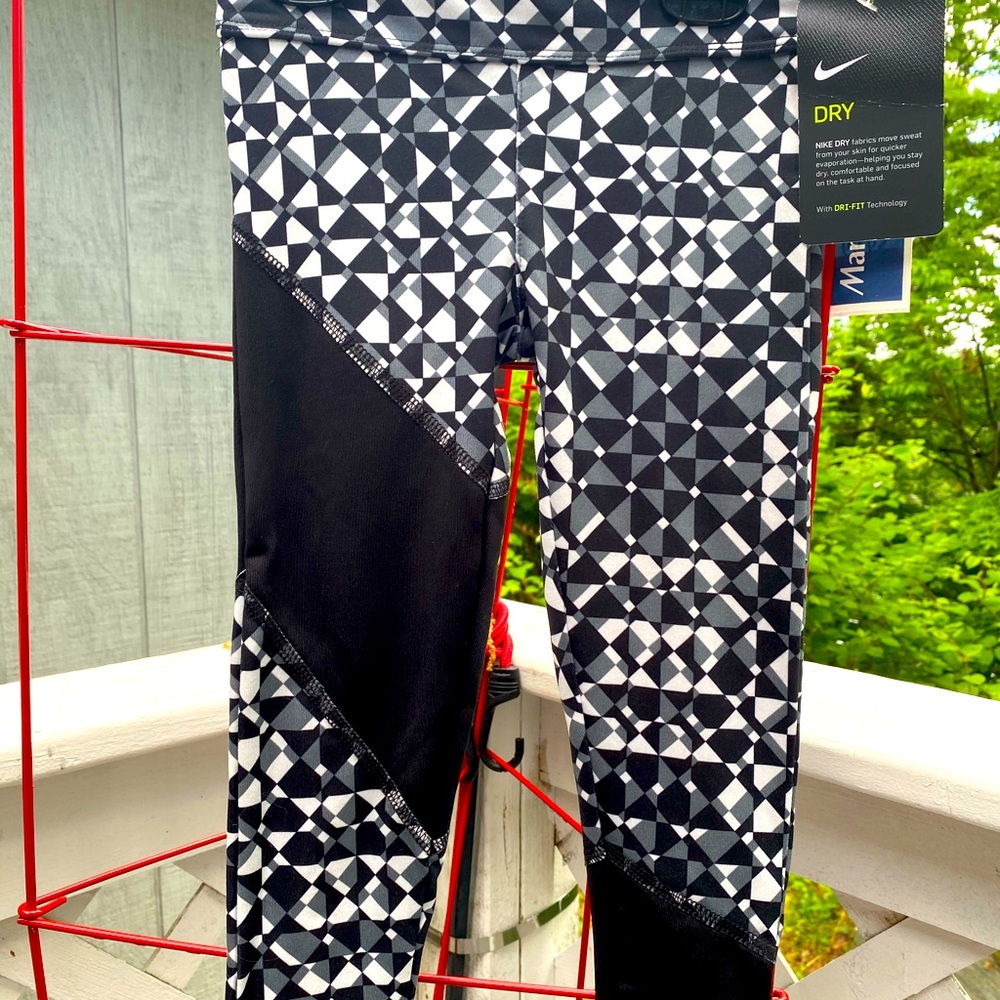 NWT Nike leggings